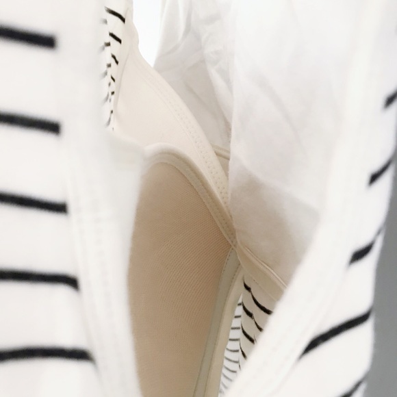 ❣️sold❣️2 bw stripped tank top - Picture 4 of 6